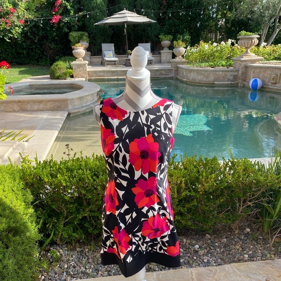 AGB-dress in sz 10P.. perfect condition.flattering - Picture 2 of 7